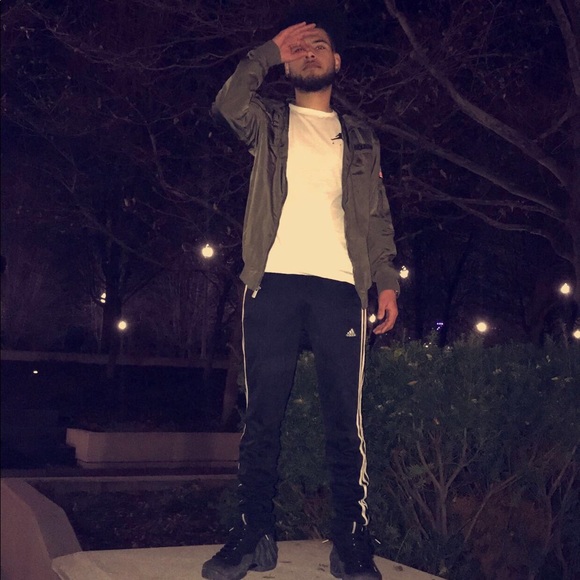 Meet your Posher, Chris - Picture 1 of 1